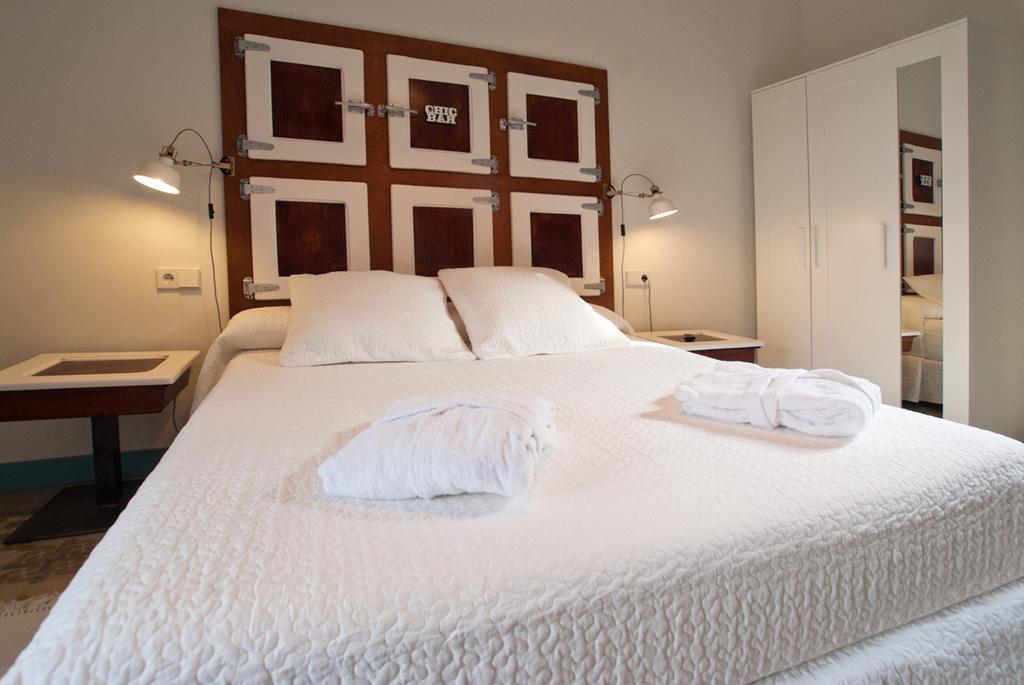 Hotel Hostal Chic Sant Feliu de Guixols Δωμάτιο φωτογραφία
